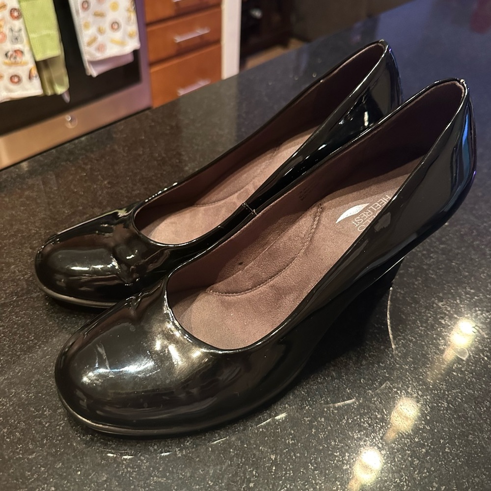 Aerosoles Women’s Black Heels, Glossy, Size 11. LIKE NEW.